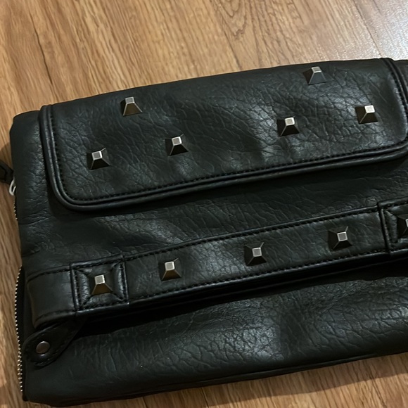 💎🖤💎🖤• BCBG x Studded Clutch Vibes•🖤💎🖤💎 - Picture 5 of 8